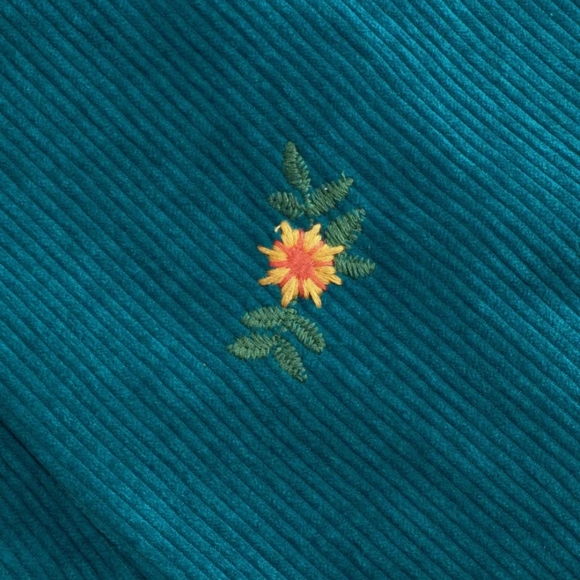 Lovely dress with buttoned sleeves - Picture 3 of 5